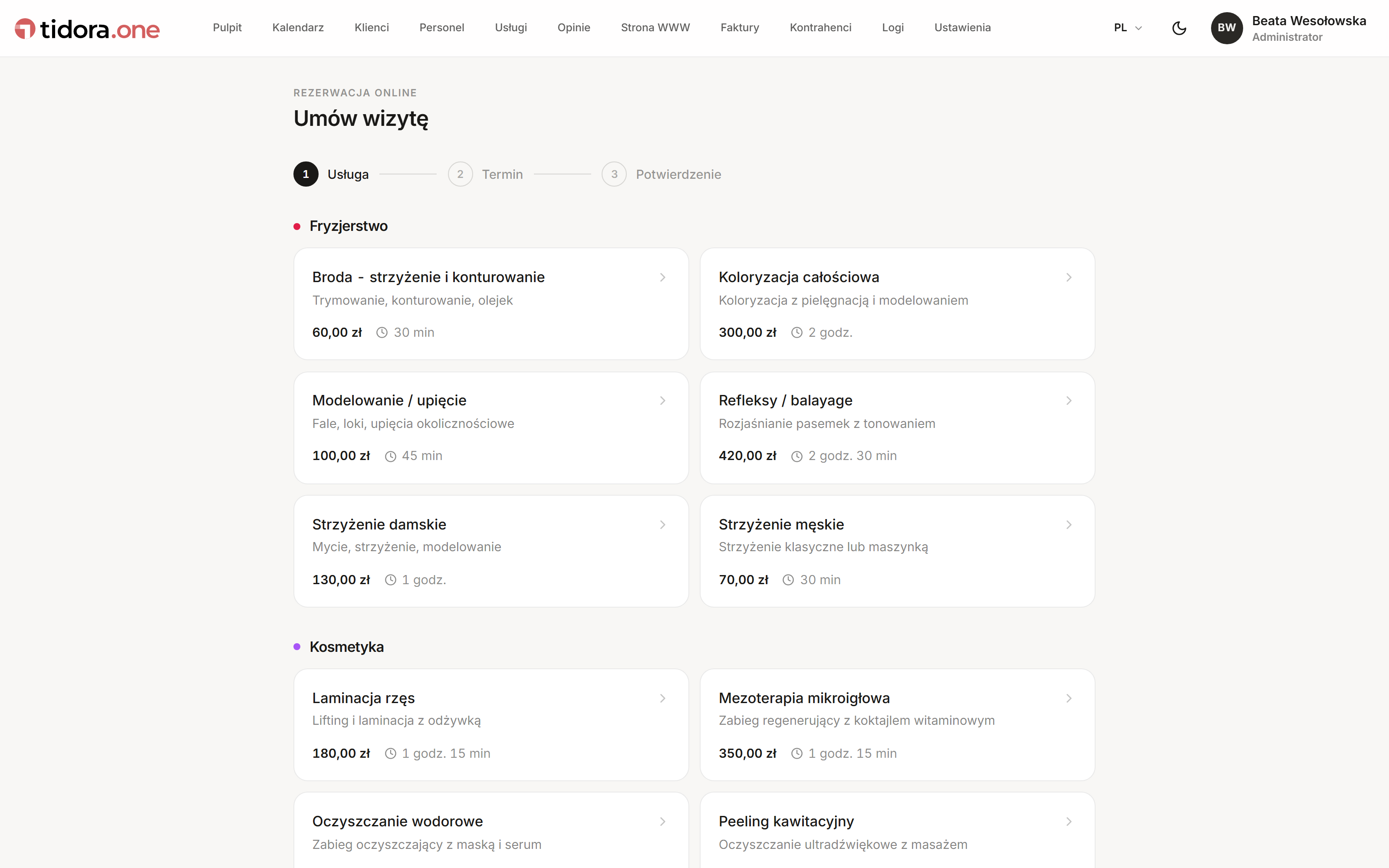 Rezerwacja online oczami klienta: wybór usługi, pracownika i wolnego terminu